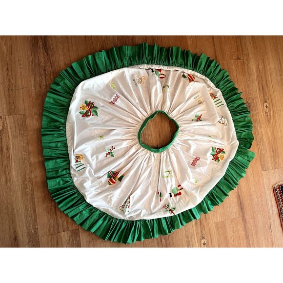 Vintage Small Embroidered Full Circle Cotton Christmas Skirt - Picture 2 of 11